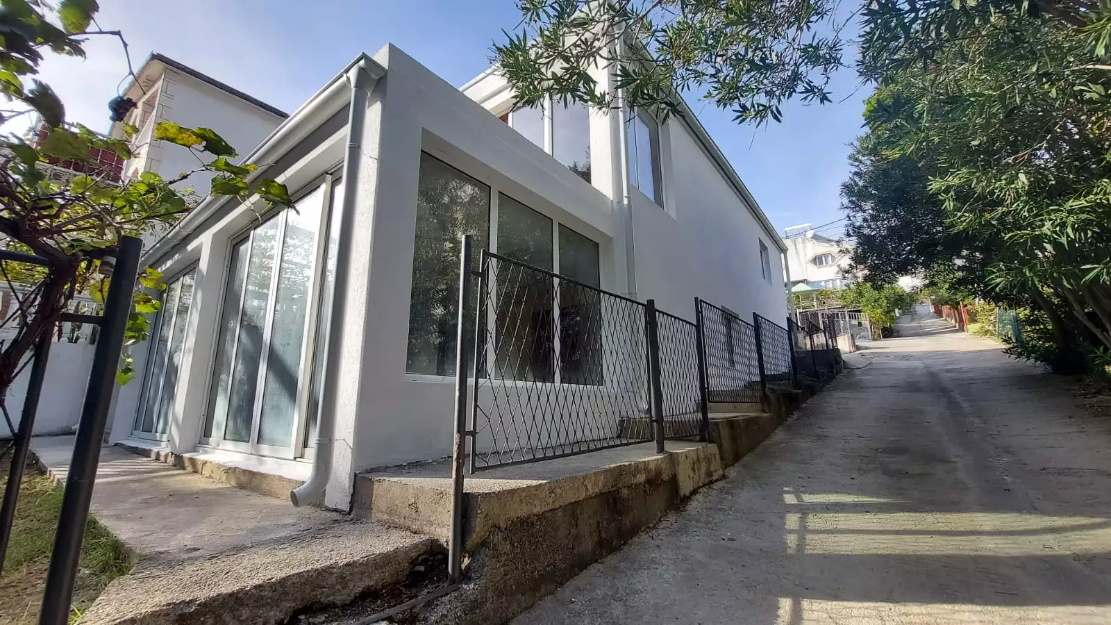 House 224m² in Montenegro, Sutomore. Priced at 169000€ rent photo-5