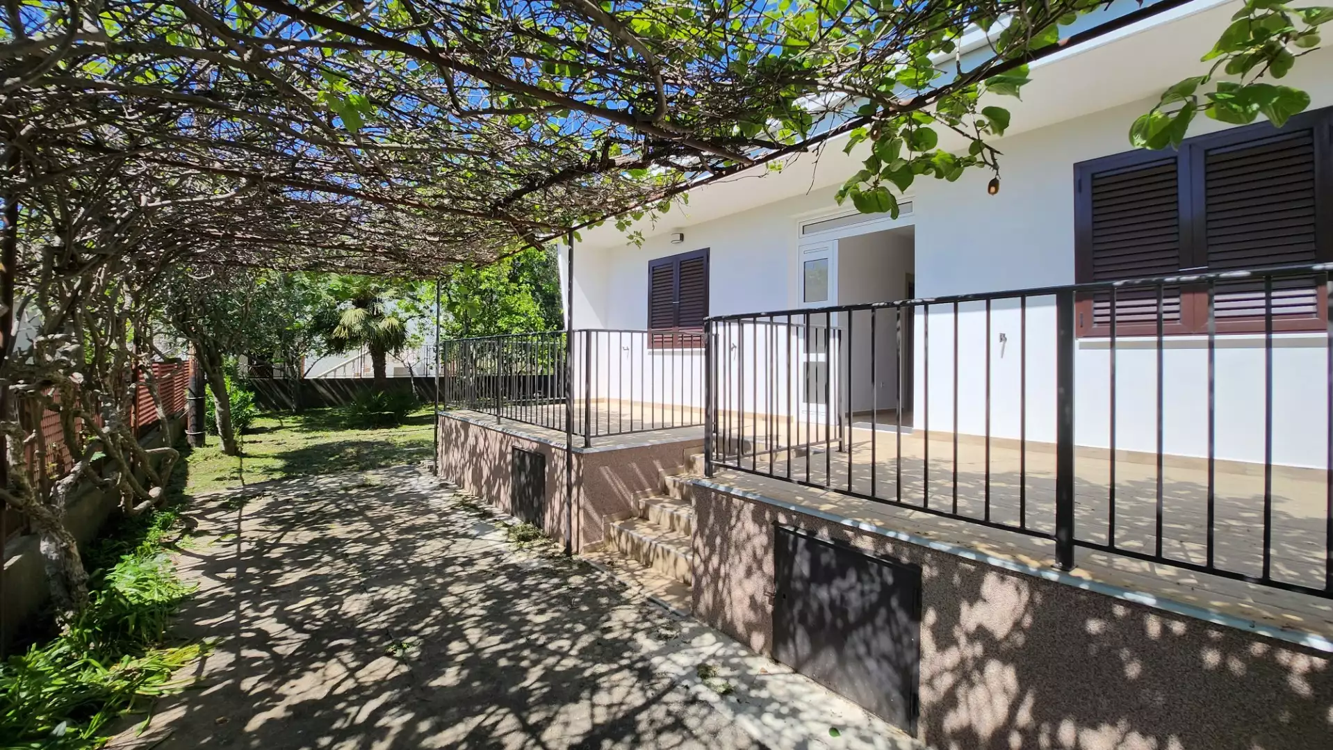 House 99m² in Montenegro, Sutomore. Priced at 150000€ rent photo-2