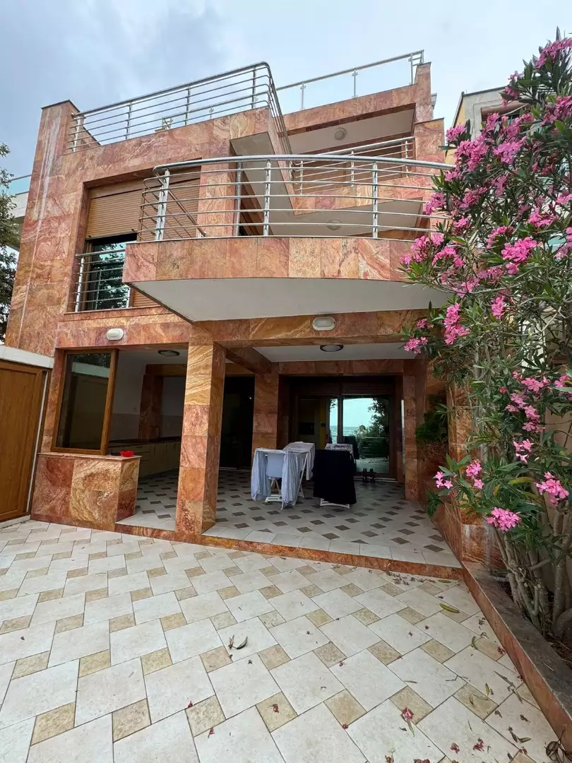 Villa 282m² in Montenegro, Utjeha. Priced at 750000€ rent photo-1