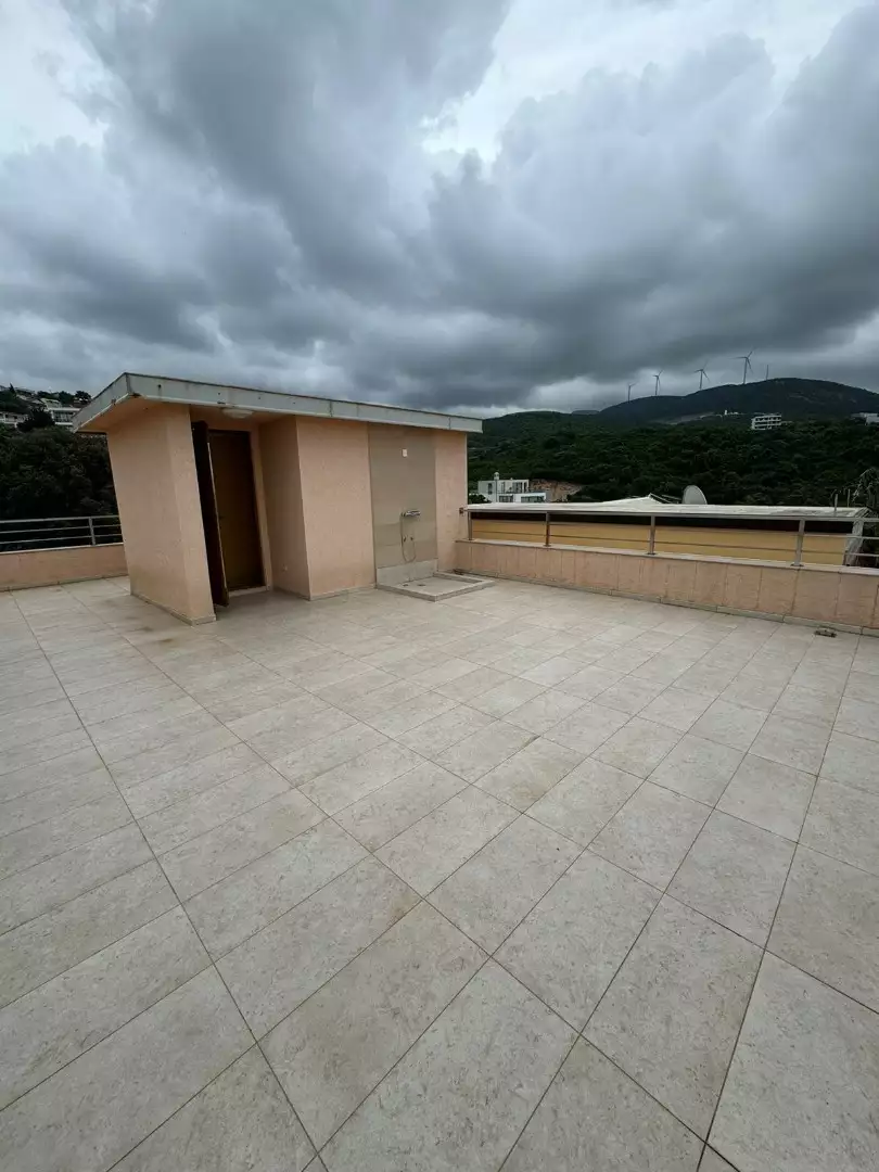 Villa 282m² in Montenegro, Utjeha. Priced at 750000€ rent photo-9