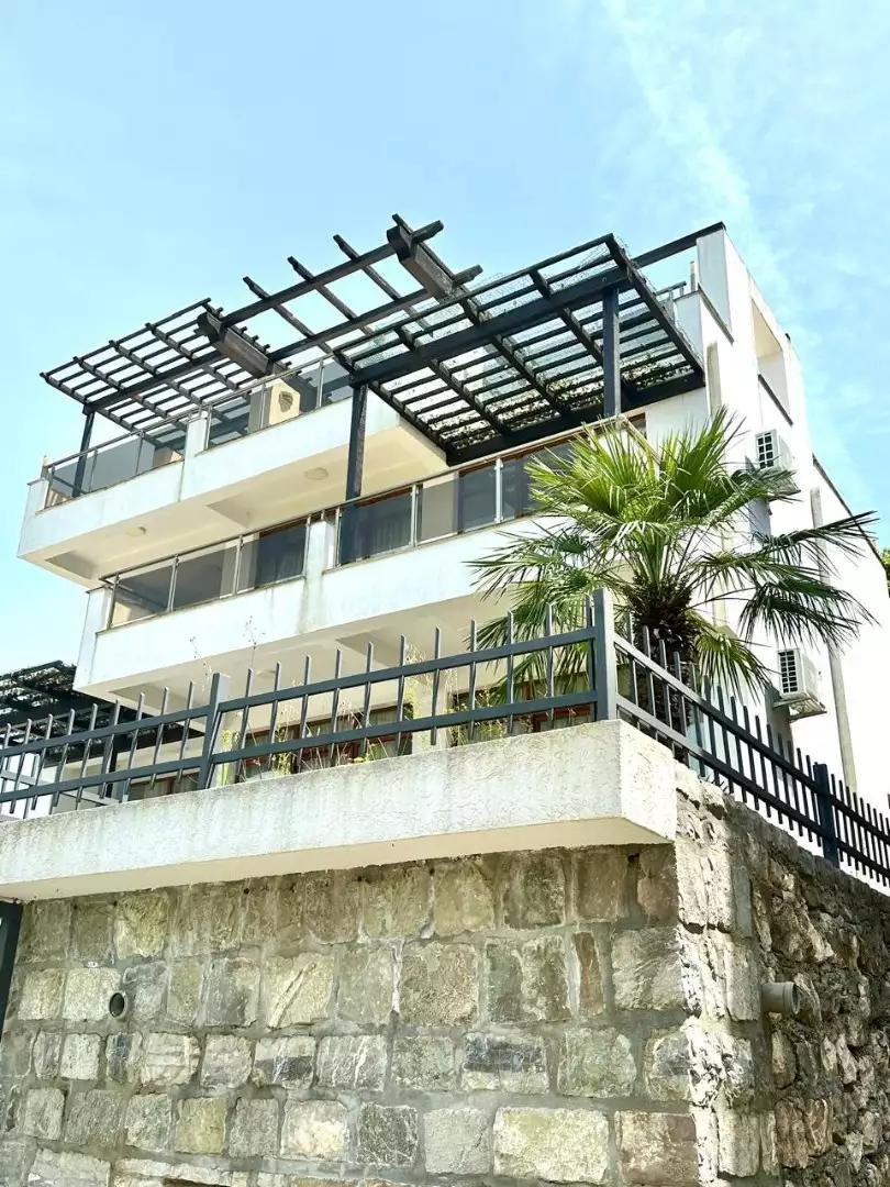 House 366m² in Montenegro, Utjeha. Priced at 375000€ rent photo-1