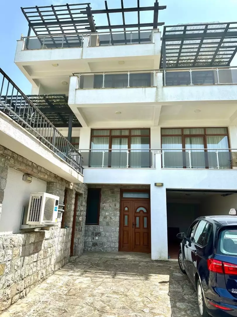 House 366m² in Montenegro, Utjeha. Priced at 375000€ rent photo-2