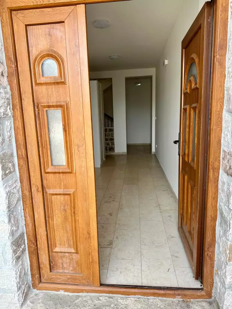 House 366m² in Montenegro, Utjeha. Priced at 375000€ rent photo-17