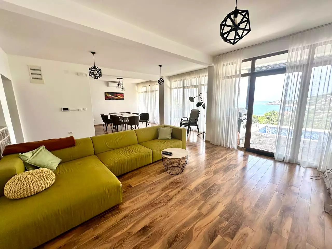 House 366m² in Montenegro, Utjeha. Priced at 375000€ rent photo-39