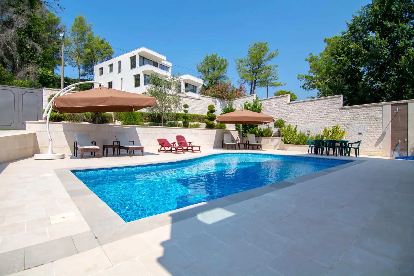 Villa 267m² in Montenegro, Tivat. Priced at 1200000€ rent photo-1