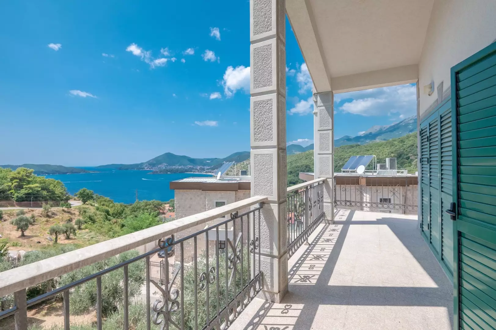 Villa 453m² in Montenegro, Przno. Priced at 990000€ rent photo-3