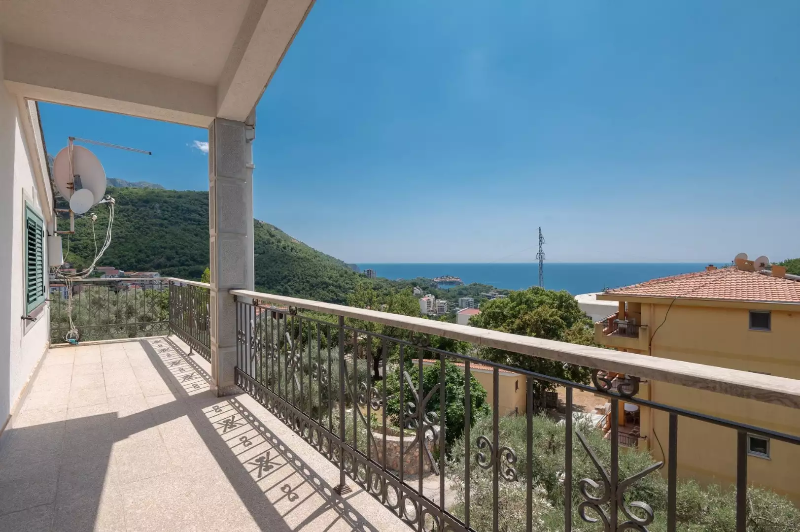 Villa 453m² in Montenegro, Przno. Priced at 990000€ rent photo-4