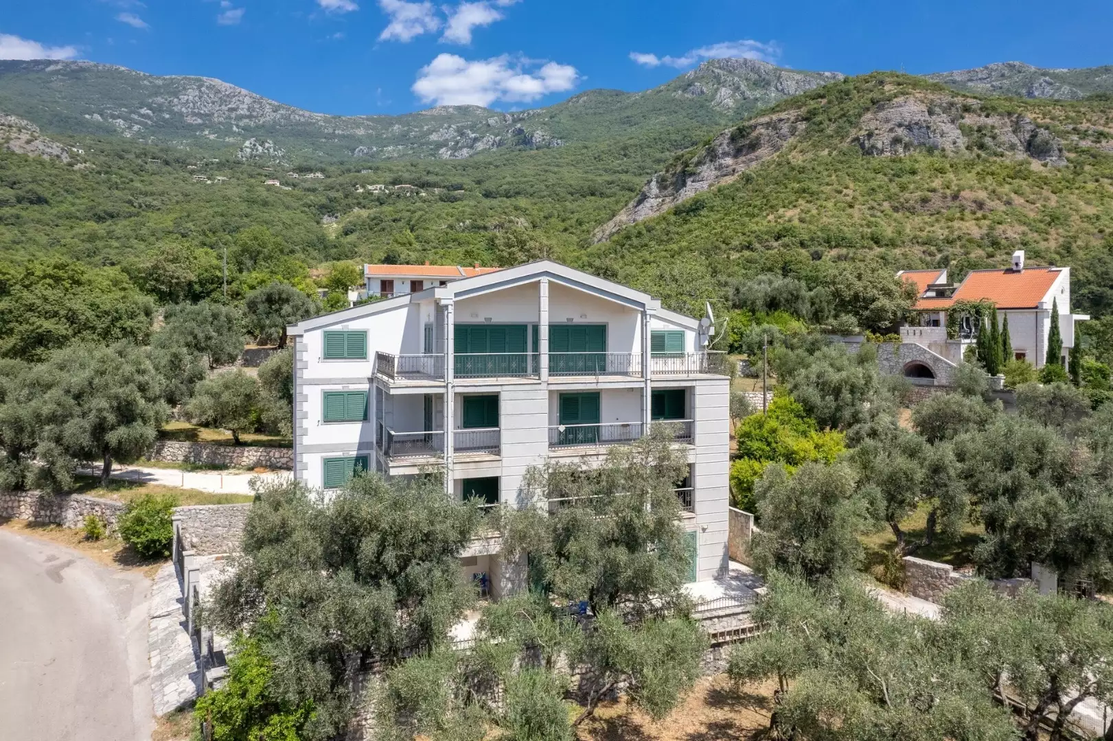 Villa 453m² in Montenegro, Przno. Priced at 990000€ rent photo-27