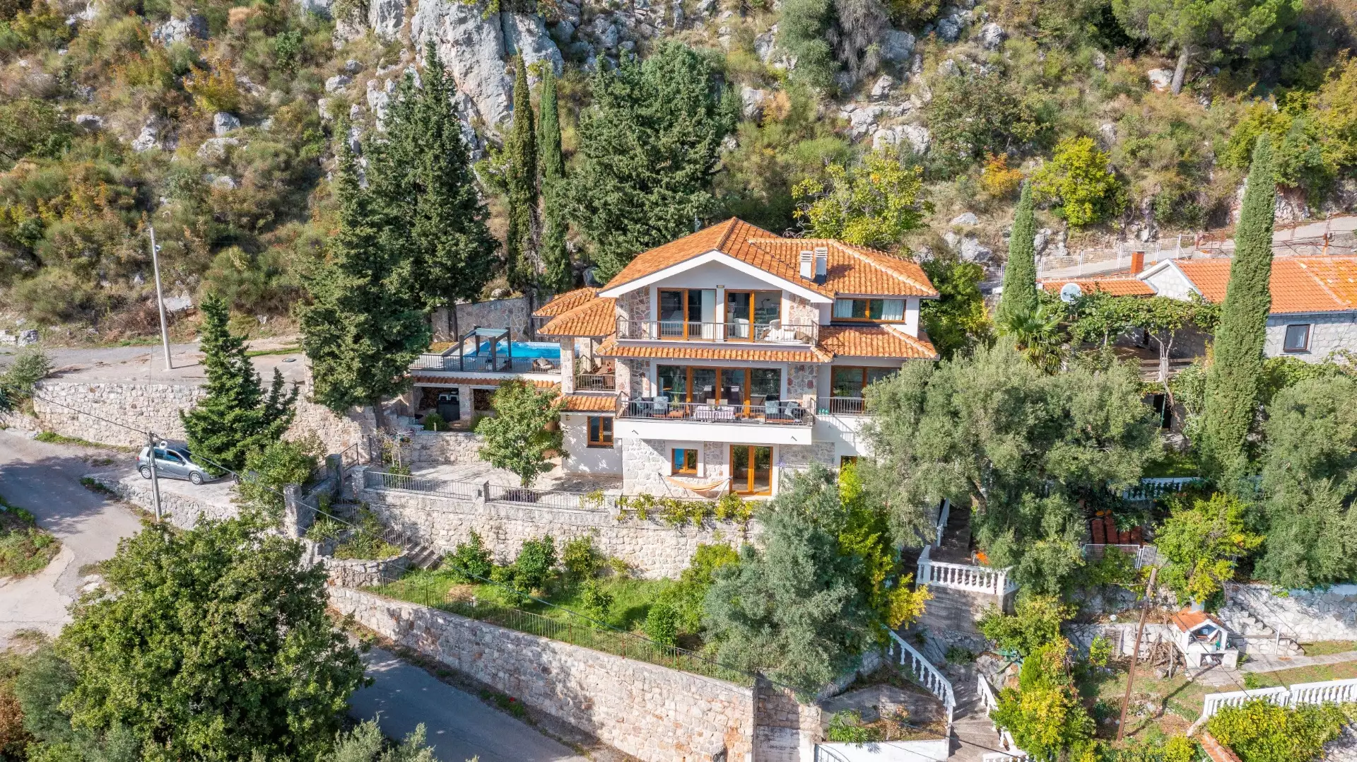 Villa 280m² in Montenegro, Budva. Priced at 600000€ rent photo-1