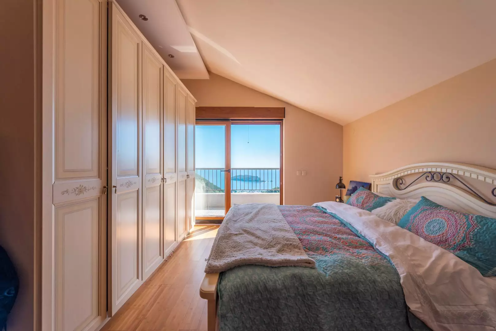 Villa 280m² in Montenegro, Budva. Priced at 600000€ rent photo-5