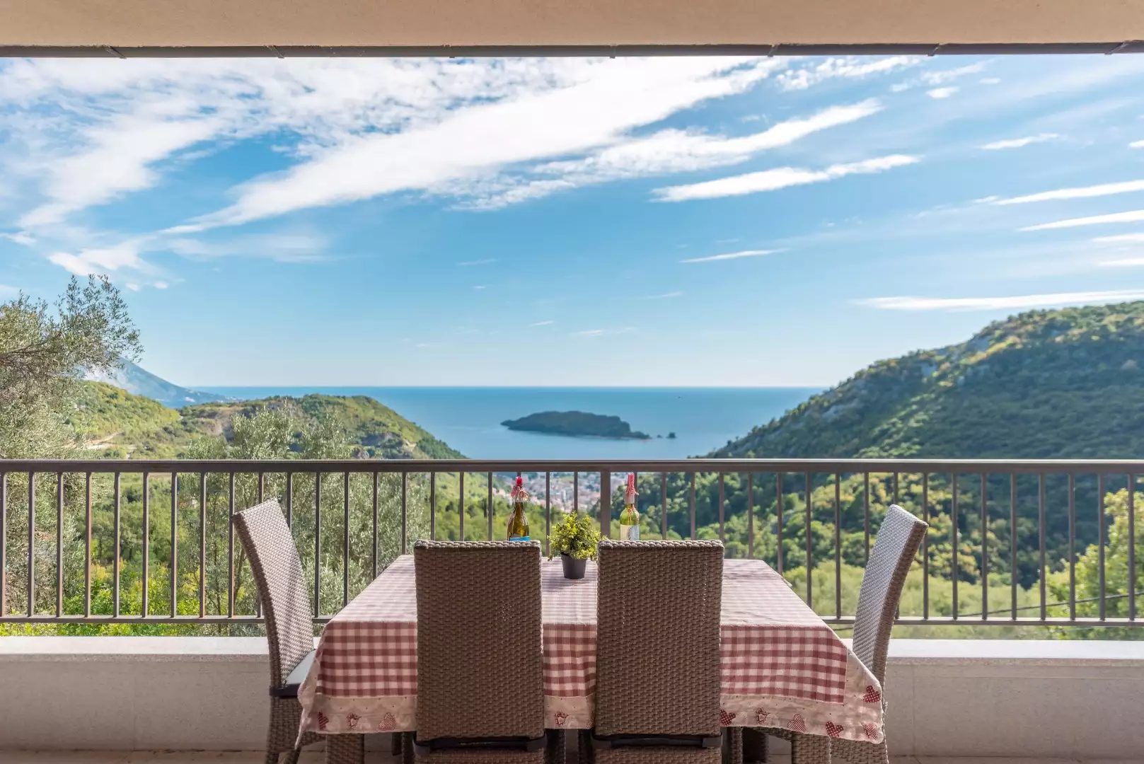 Villa 280m² in Montenegro, Budva. Priced at 600000€ rent photo-10