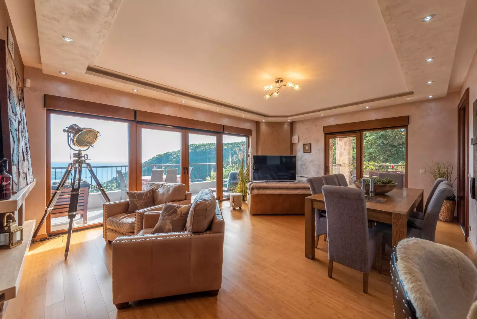 Villa 280m² in Montenegro, Budva. Priced at 600000€ rent photo-14