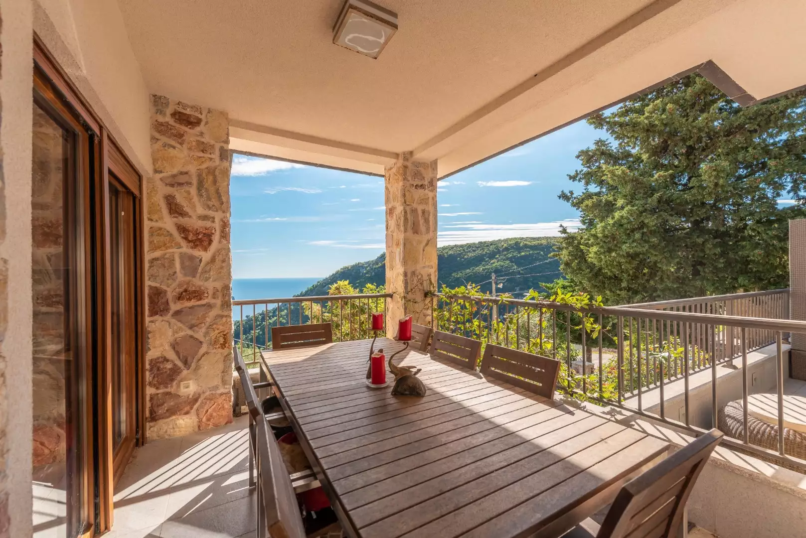 Villa 280m² in Montenegro, Budva. Priced at 600000€ rent photo-15