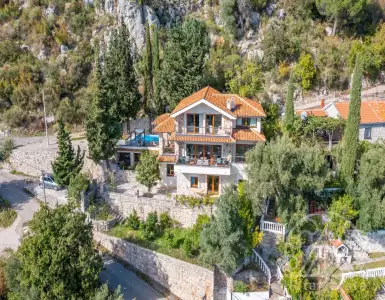 Buy in Montenegro for 600000€