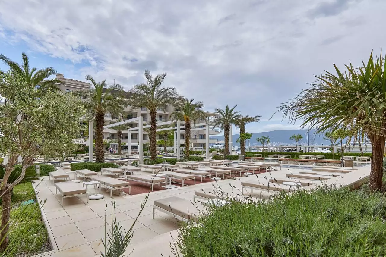 Flat 192m² in Montenegro, Tivat. Priced at 1680000€ rent photo-1
