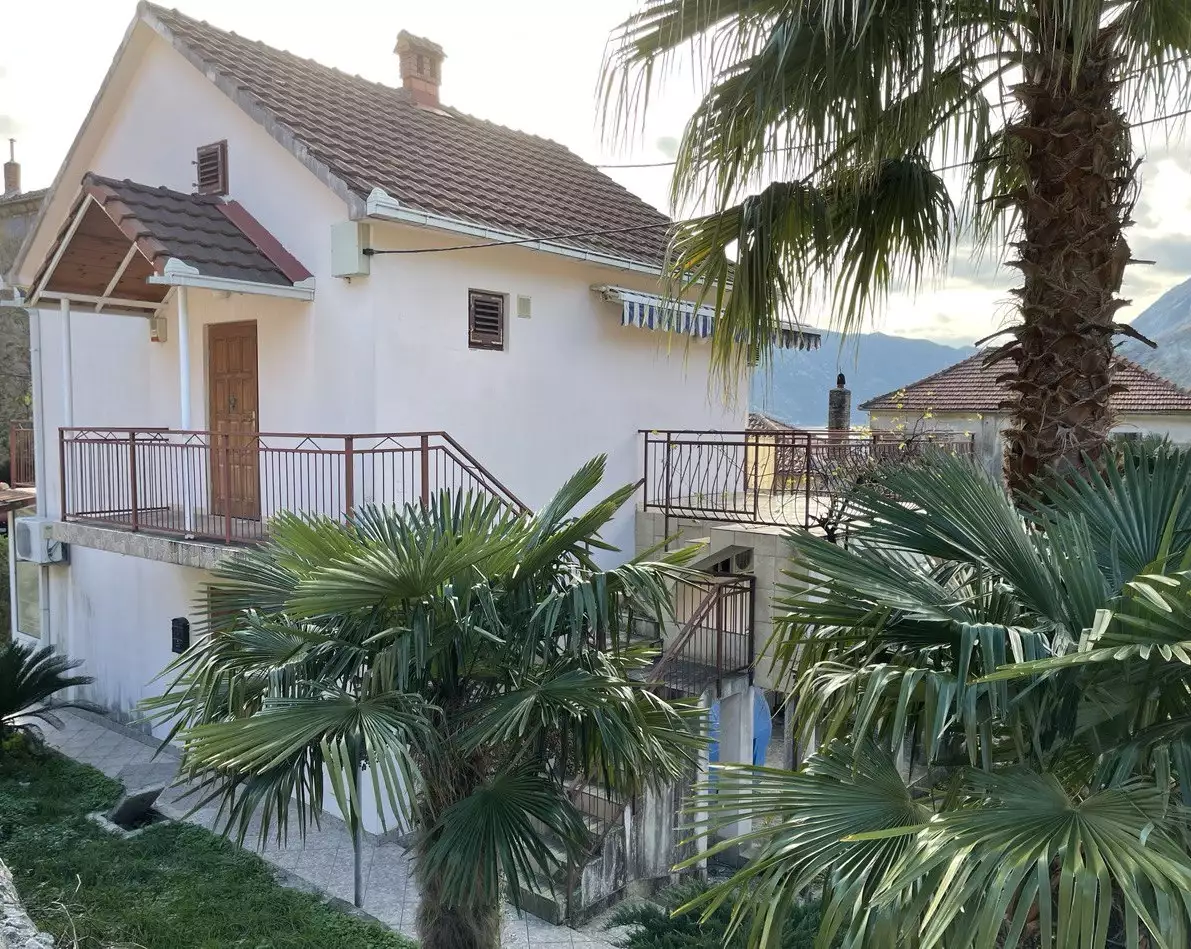 House 105m² in Montenegro, Risan. Priced at 240000€ rent photo-4