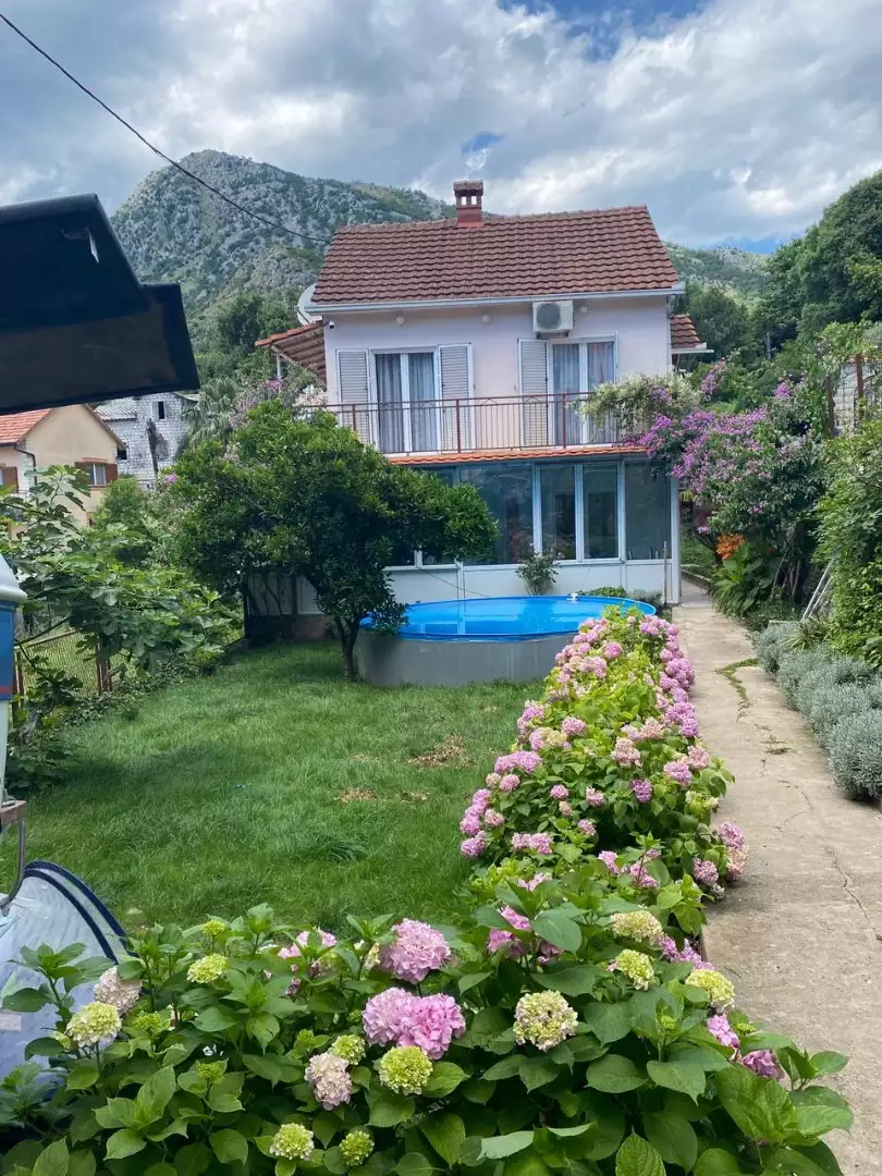 House 105m² in Montenegro, Risan. Priced at 240000€ rent photo-6