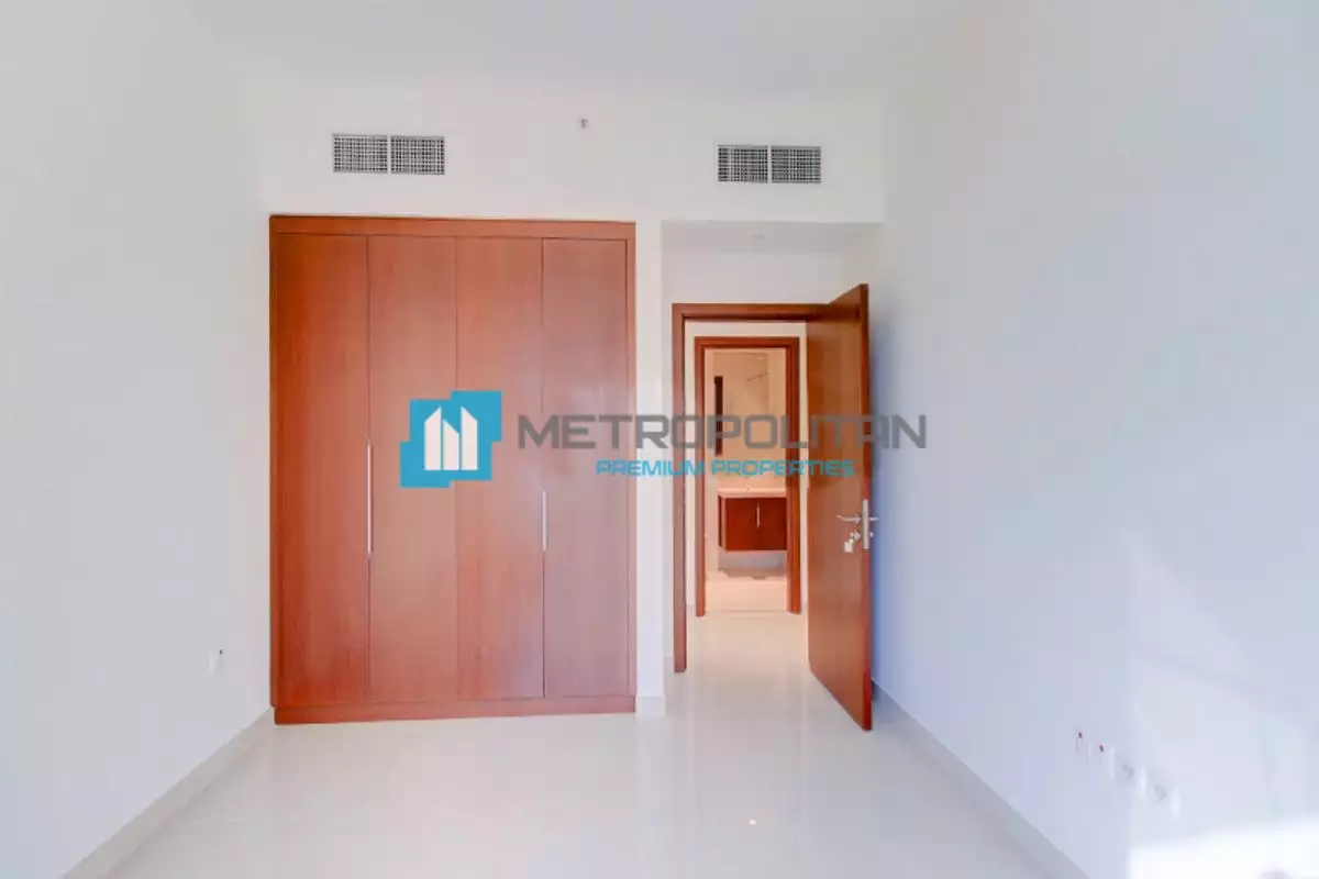 Flat 232m² in UAE, Dubai. Priced at 1123720€ rent photo-9