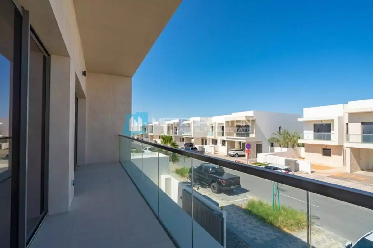 Villa 622m² in UAE, Abu Dhabi. Priced at 2497155€ rent photo-4