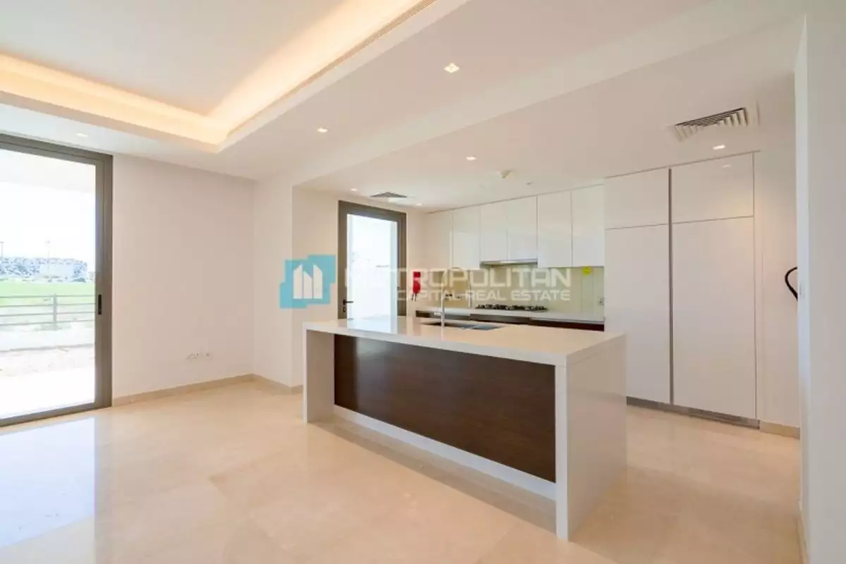Villa 622m² in UAE, Abu Dhabi. Priced at 2497155€ rent photo-5
