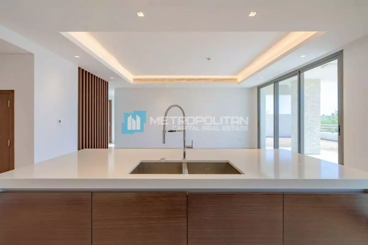 Villa 622m² in UAE, Abu Dhabi. Priced at 2497155€ rent photo-13