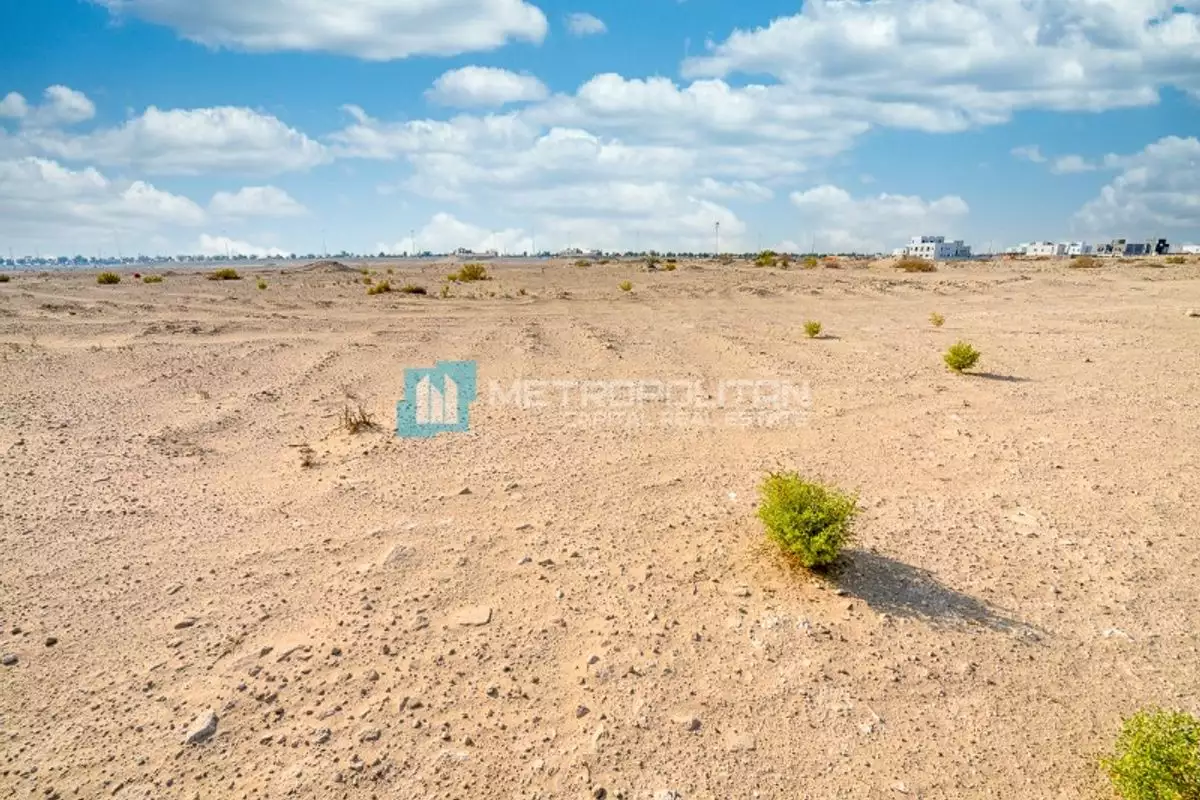 Land 2941m² in UAE, Abu Dhabi. Priced at 2996586€ rent photo-1