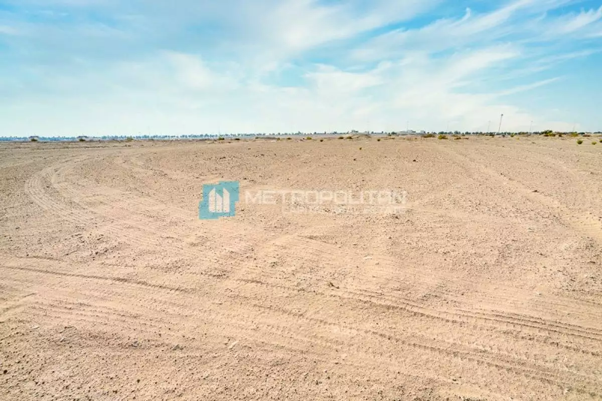 Land 2941m² in UAE, Abu Dhabi. Priced at 2996586€ rent photo-2