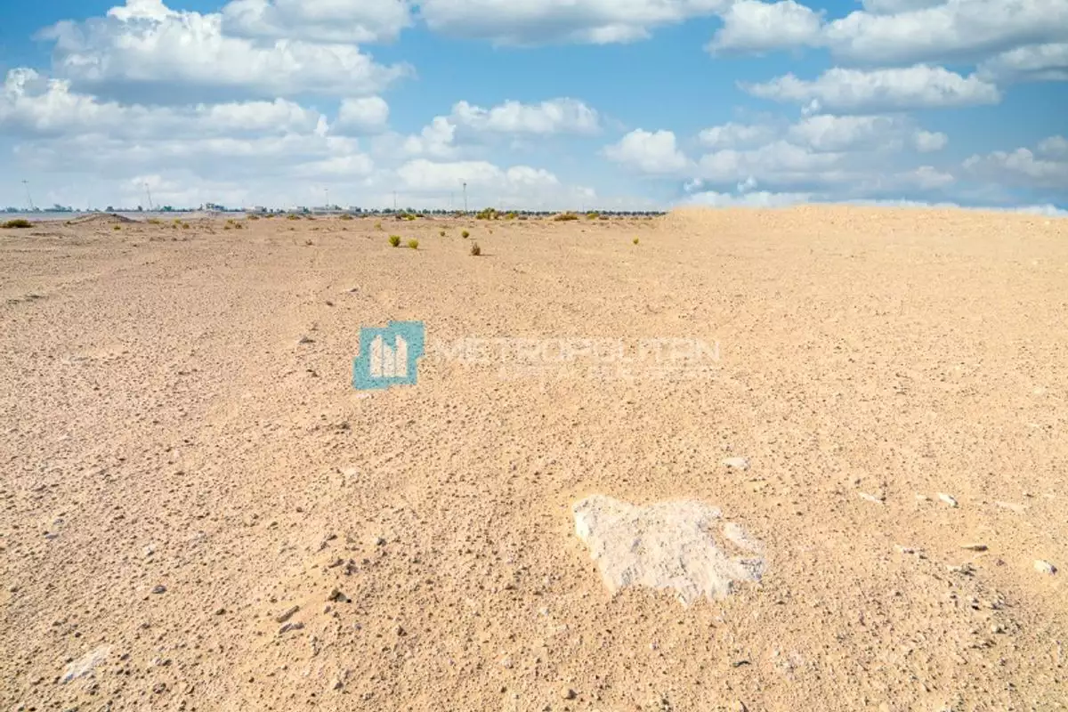 Land 2941m² in UAE, Abu Dhabi. Priced at 2996586€ rent photo-4