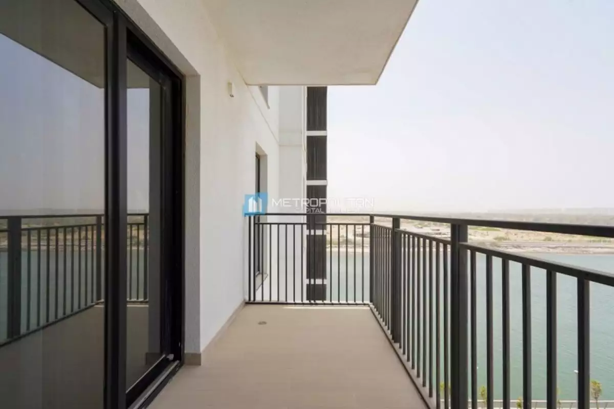 Flat 100m² in UAE, Abu Dhabi. Priced at 374573€ rent photo-5
