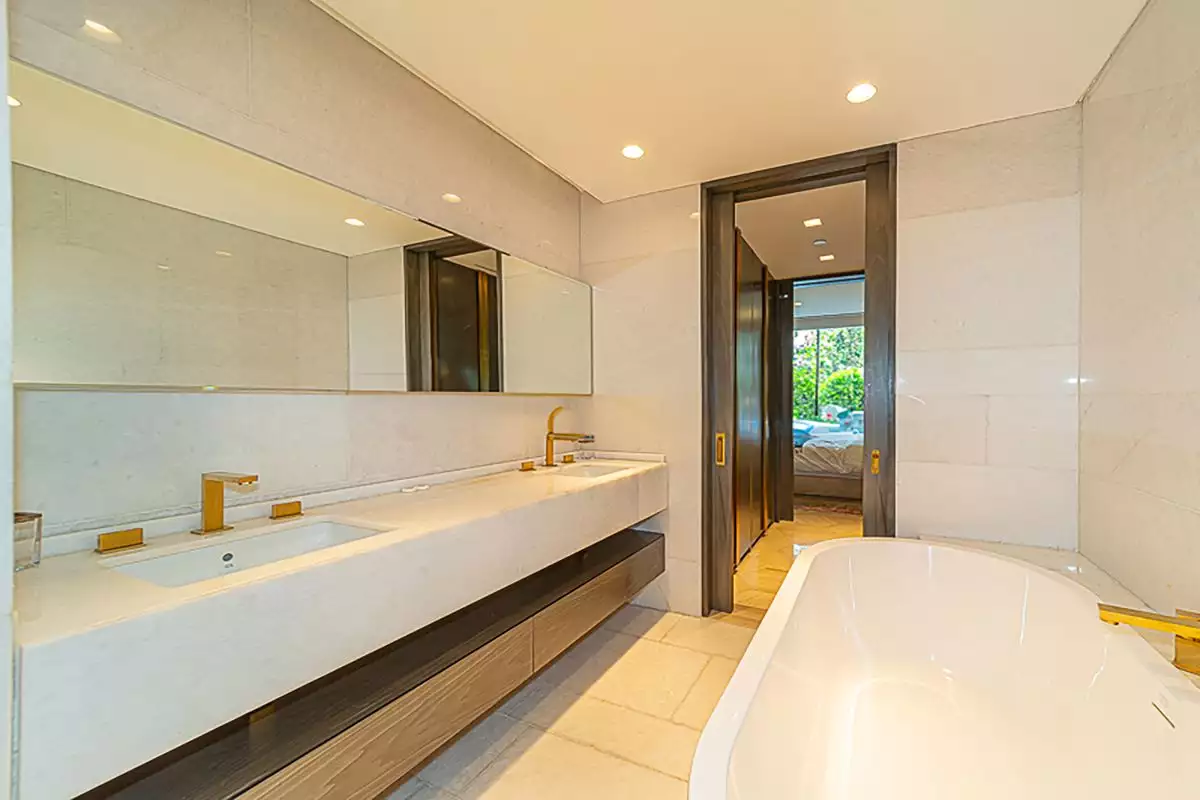 Flat 294m² in UAE, Dubai. Priced at 2327879€ rent photo-15
