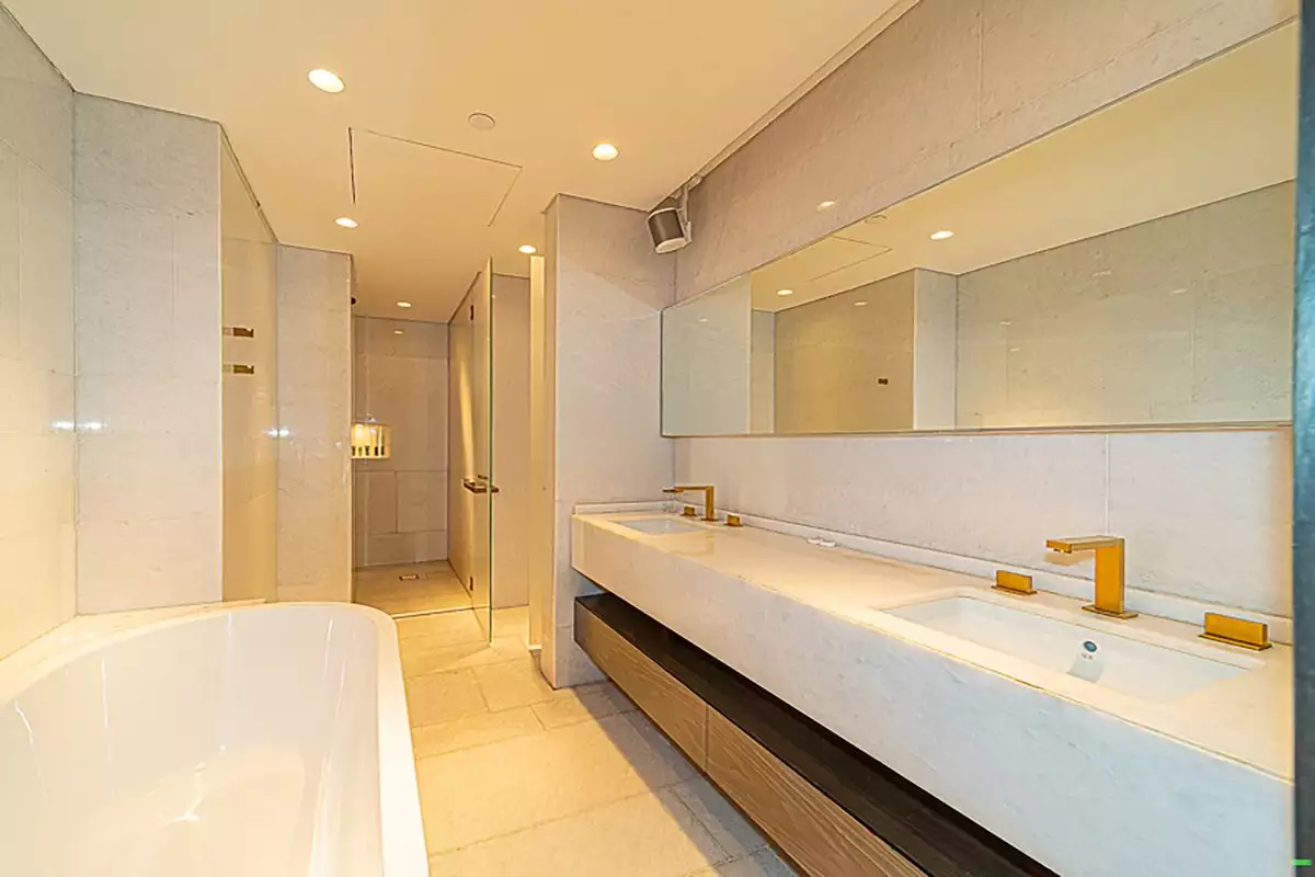 Flat 294m² in UAE, Dubai. Priced at 2327879€ rent photo-18