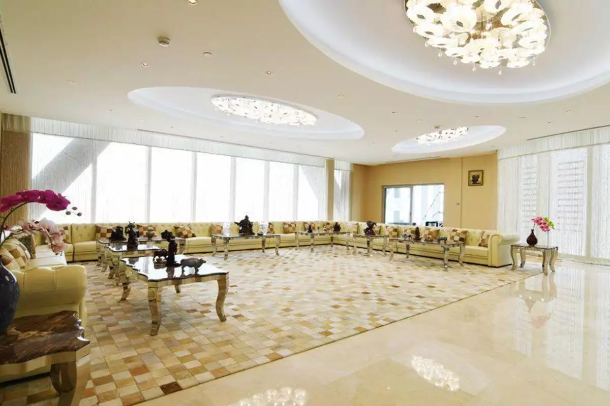 Flat 850m² in UAE, Abu Dhabi. Priced at 2260231€ rent photo-2