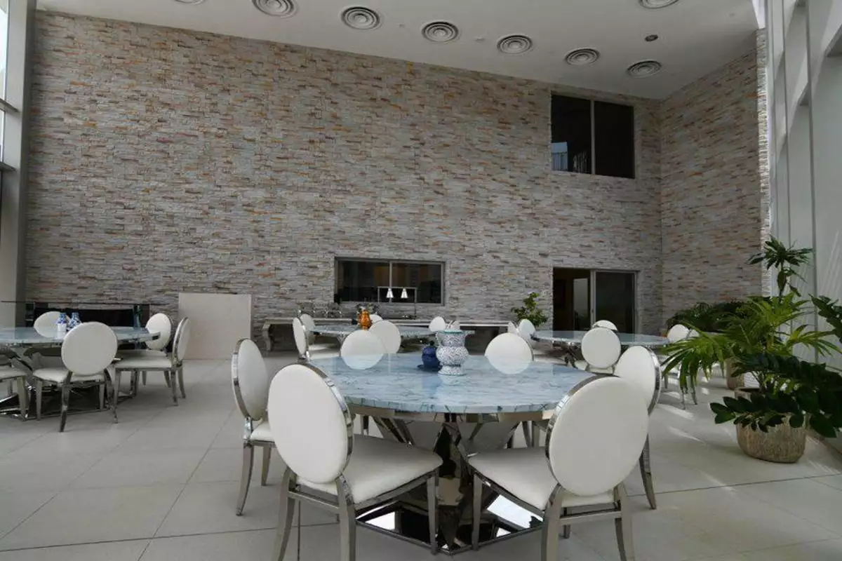 Flat 850m² in UAE, Abu Dhabi. Priced at 2260231€ rent photo-13