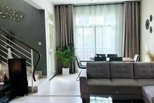 Townhouse 127m² in UAE, Abu Dhabi. Priced at 237230€ rent photo-1