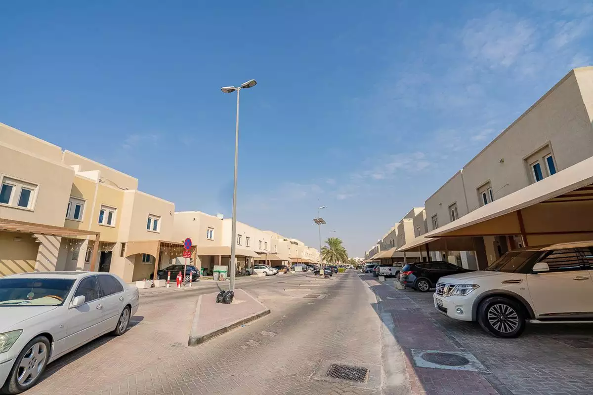 Villa 174m² in UAE, Abu Dhabi. Priced at 452993€ rent photo-1