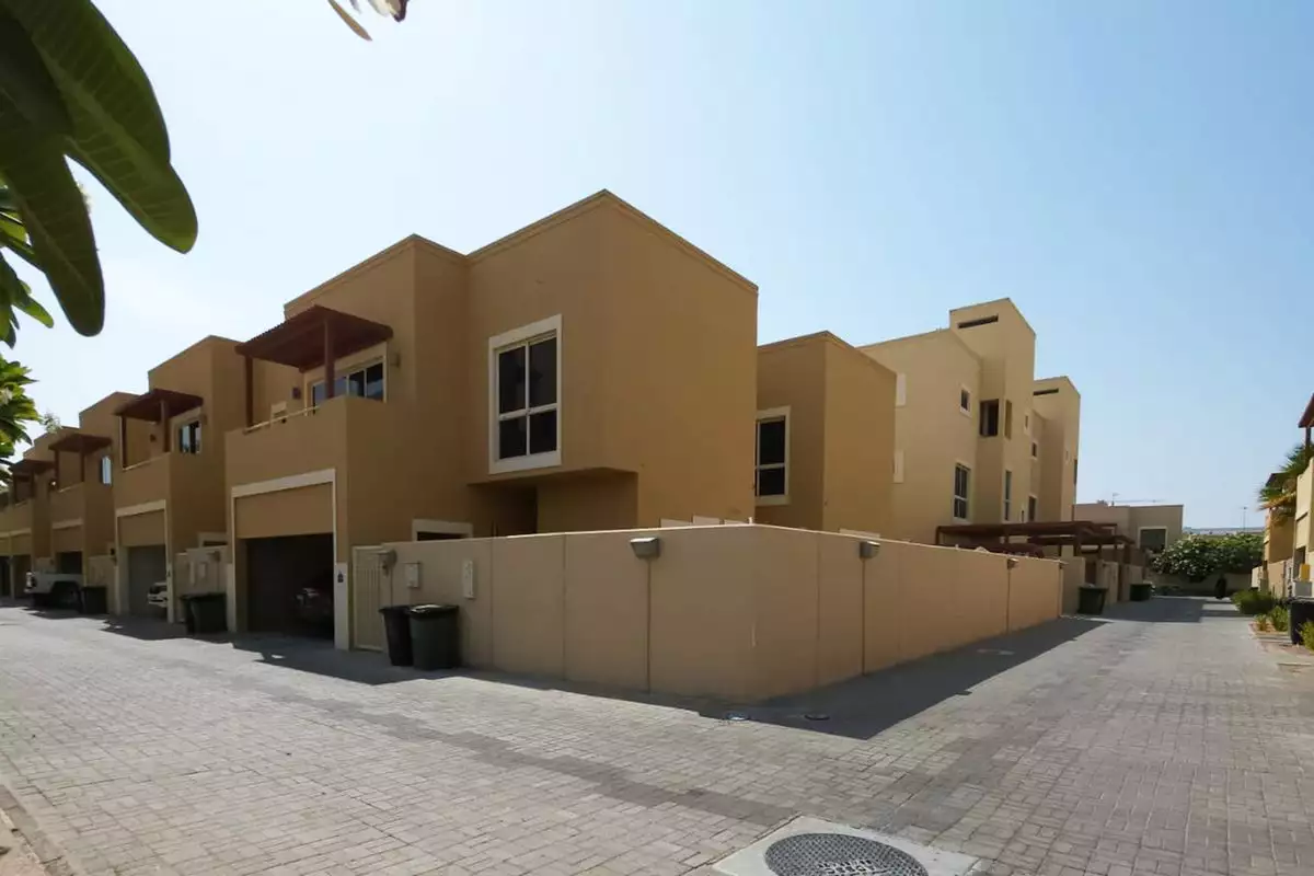 Townhouse 301m² in UAE, Abu Dhabi. Priced at 729822€ rent photo-3