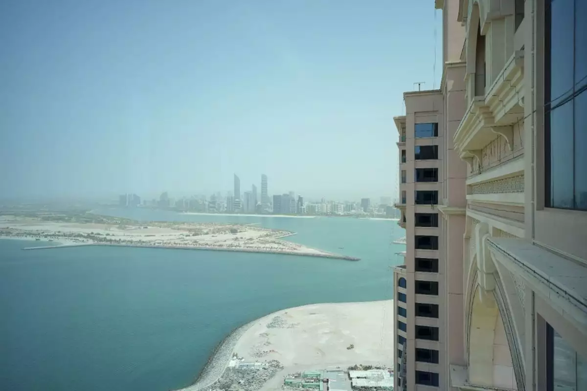 Flat 291m² in UAE, Abu Dhabi. Priced at 2247439€ rent photo-24