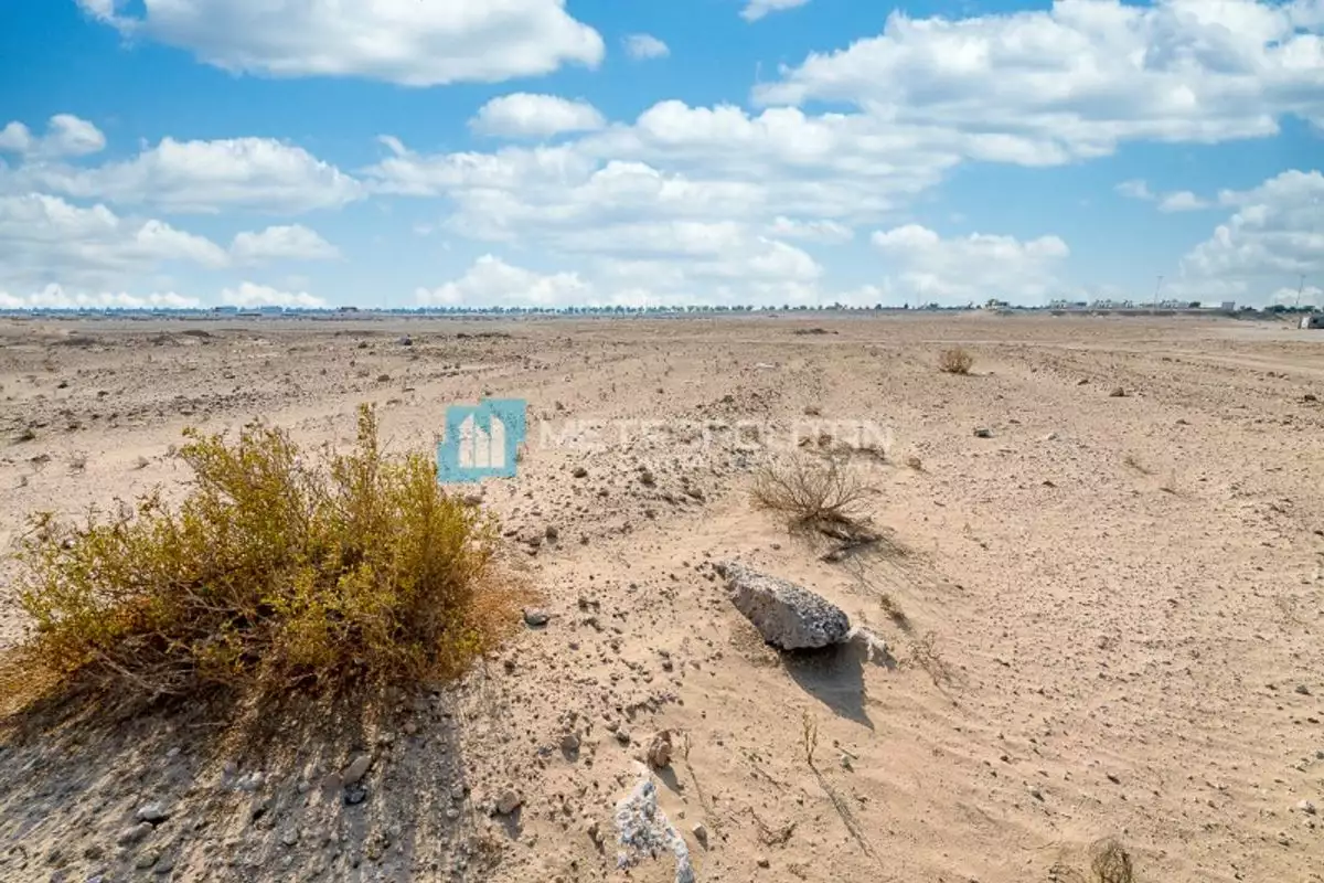 Land 561m² in UAE, Abu Dhabi. Priced at 424516€ rent photo-11