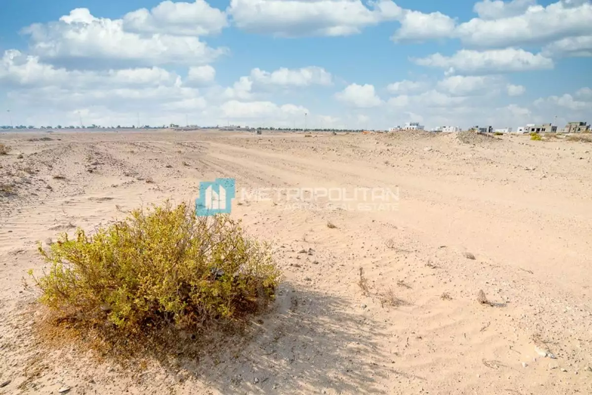 Land 561m² in UAE, Abu Dhabi. Priced at 424516€ rent photo-12