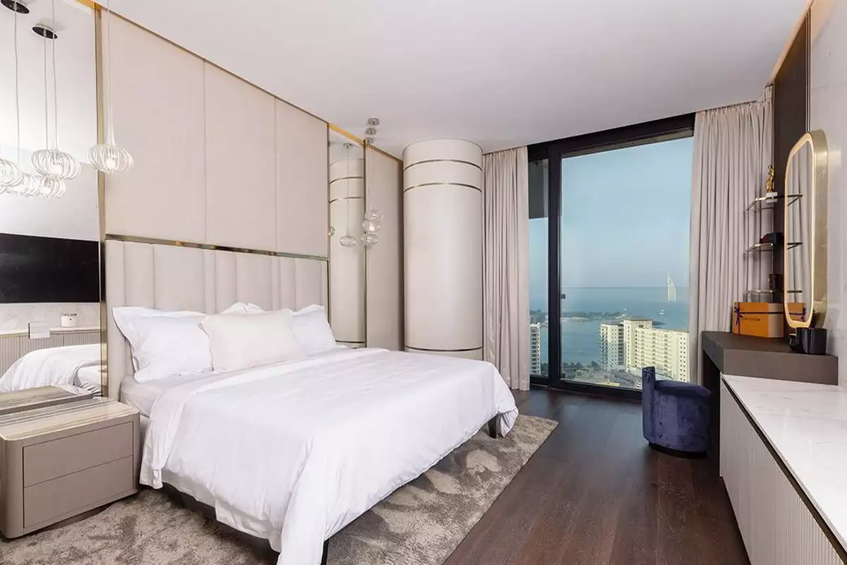 Flat 698m² in UAE, Dubai. Priced at 15482361€ rent photo-11