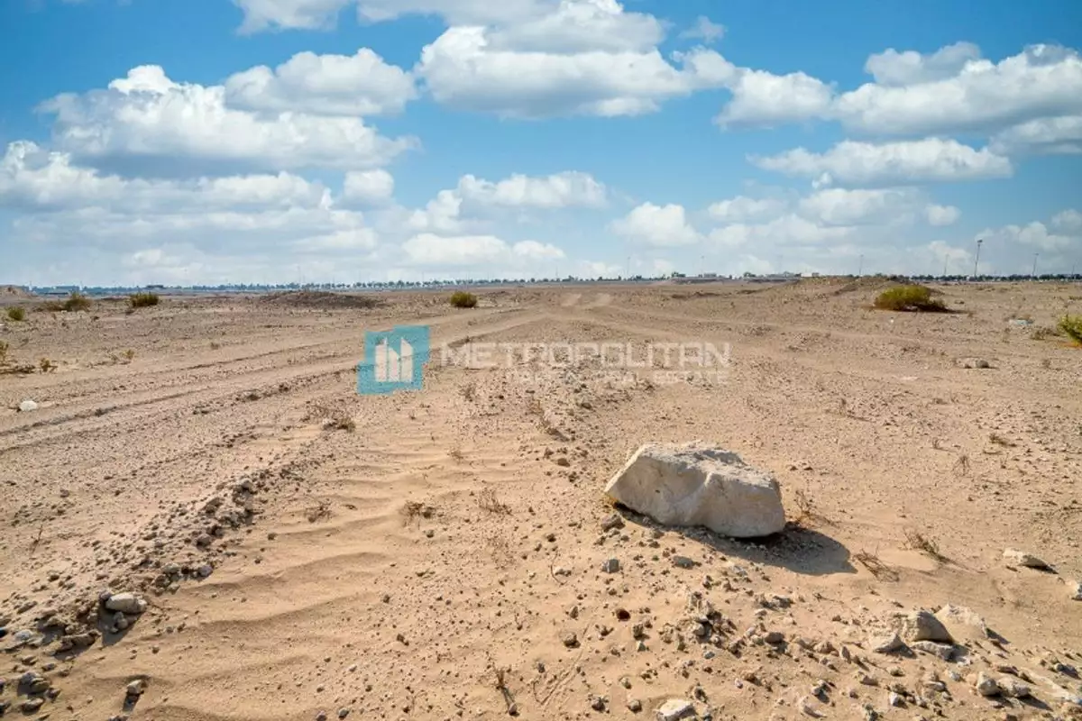 Land 510m² in UAE, Abu Dhabi. Priced at 317139€ rent photo-1