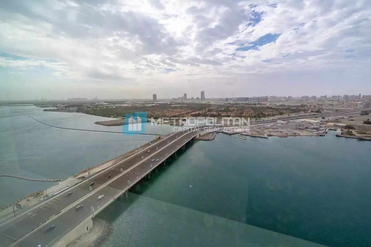Flat 200m² in UAE, Abu Dhabi. Priced at 548969€ rent photo-3