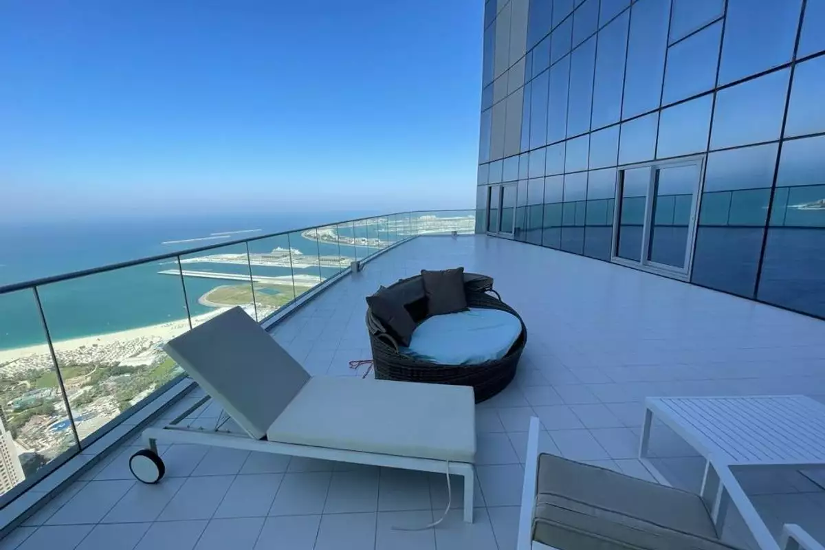 Flat 330m² in UAE, Dubai. Priced at 2122582€ rent photo-3