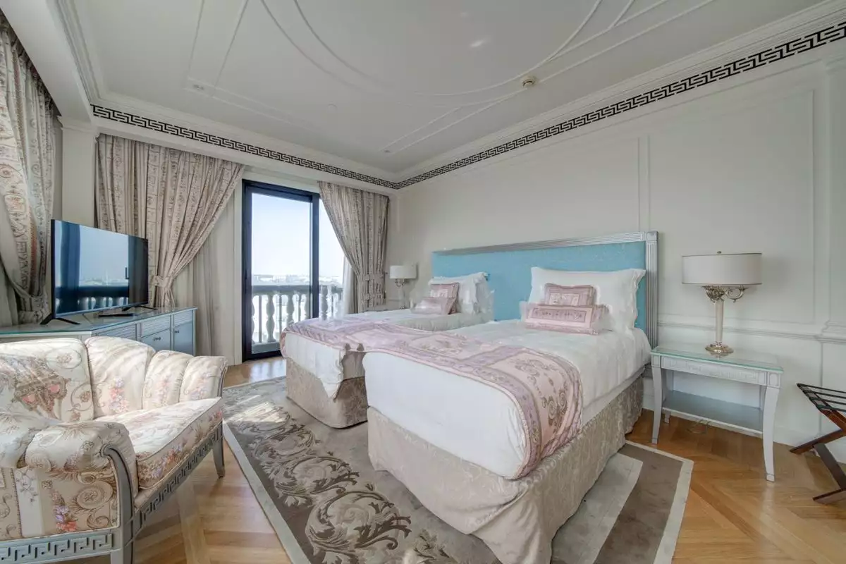 Flat 466m² in UAE, Dubai. Priced at 3745732€ rent photo-18