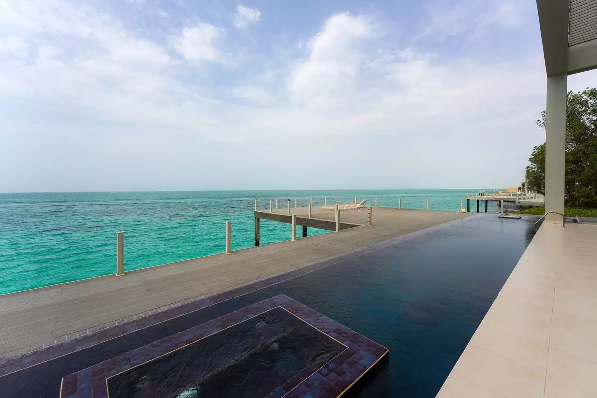 Villa 820m² in UAE, Abu Dhabi. Priced at 6794890€ rent photo-3