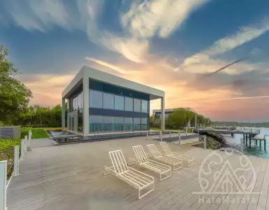 Buy in UAE for 6794890€
