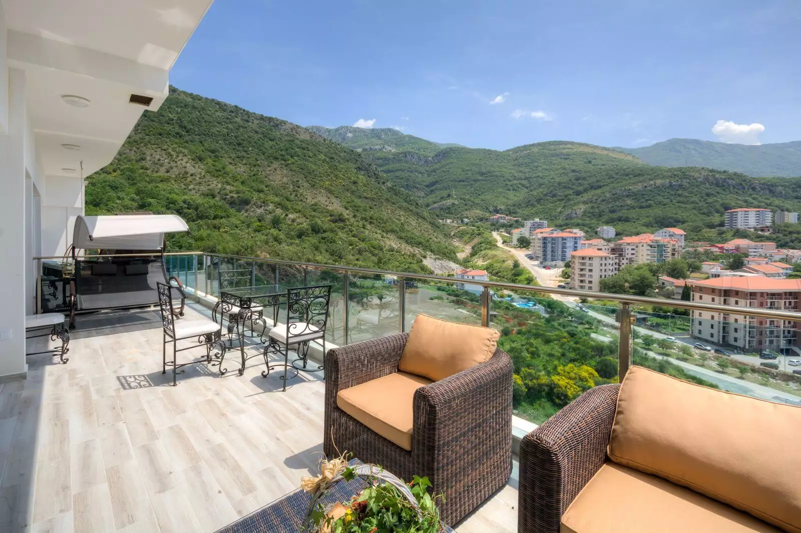 Flat 82m² in Montenegro, Becici. Priced at 220000€ rent photo-9