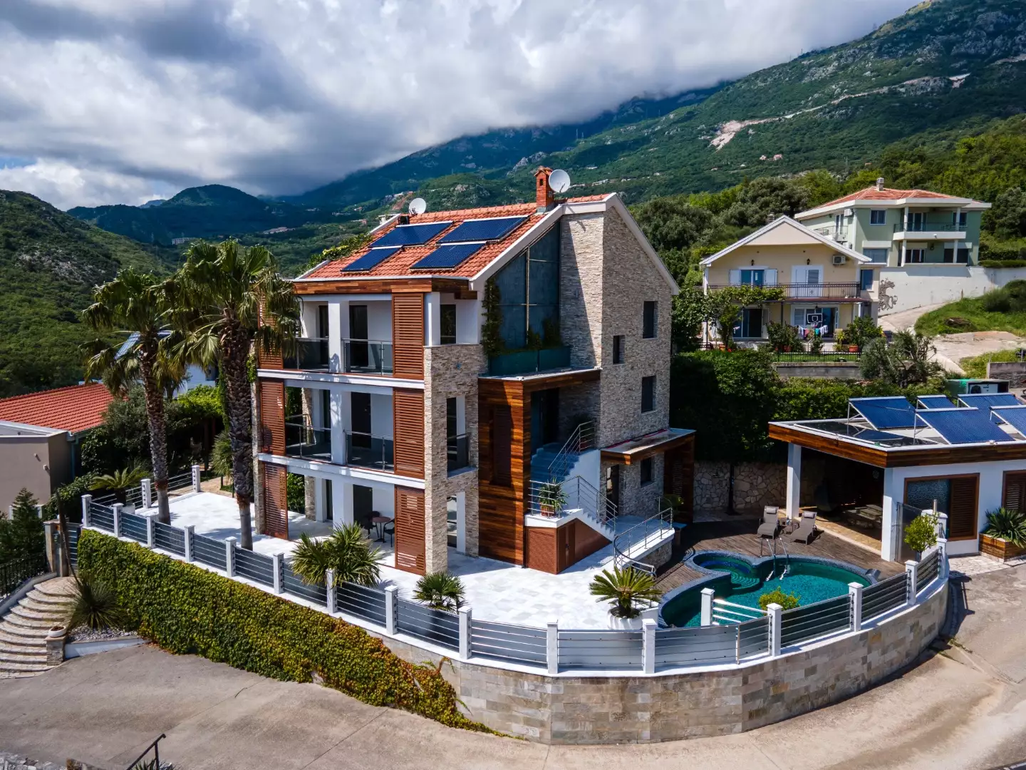Hotels 435m² in Montenegro, Becici. Priced at 3700000€ rent photo-1