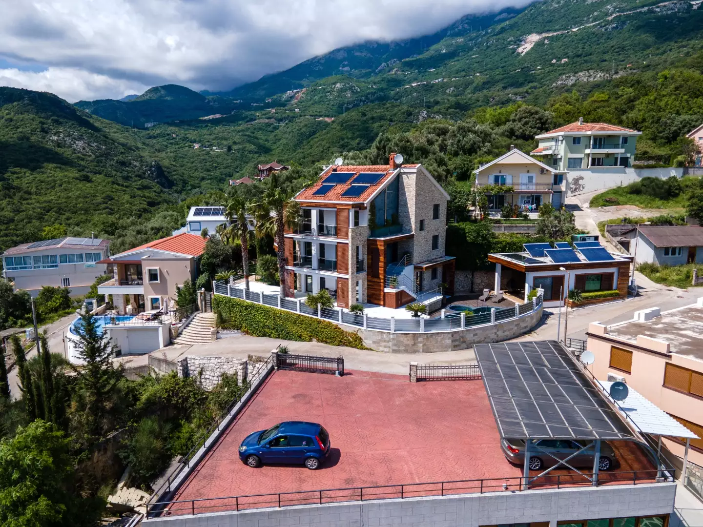 Hotels 435m² in Montenegro, Becici. Priced at 3700000€ rent photo-2