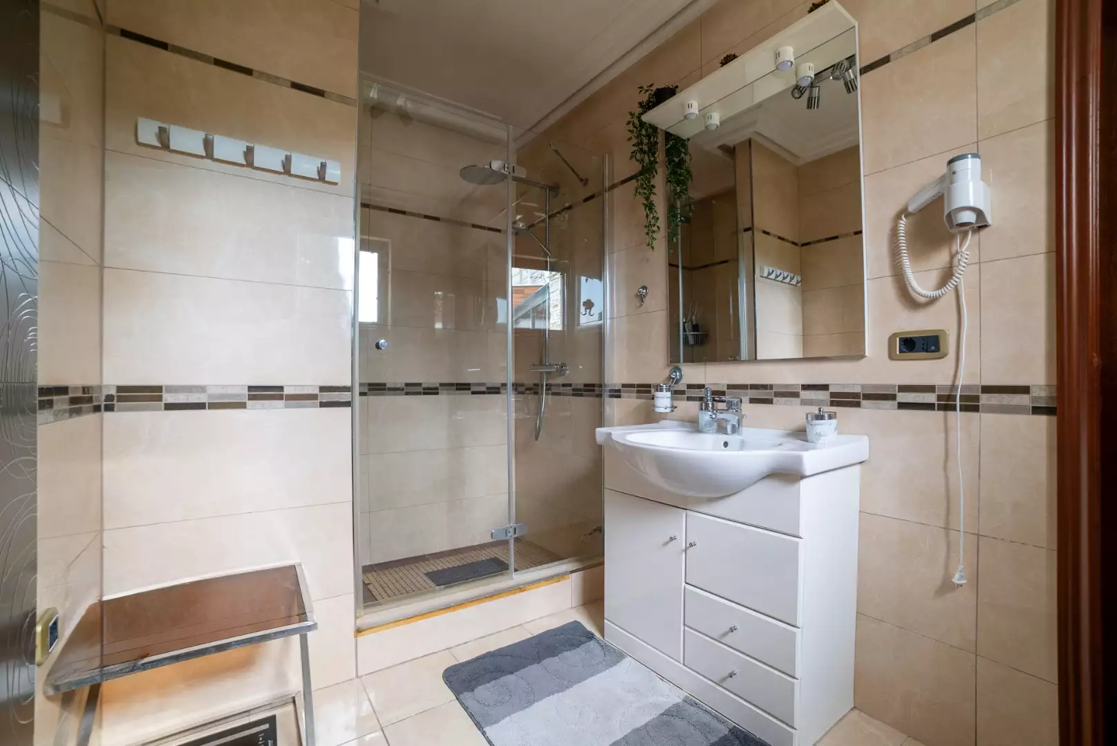 Hotels 435m² in Montenegro, Becici. Priced at 3700000€ rent photo-10